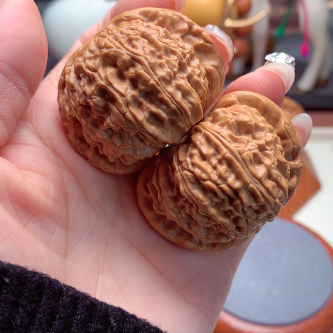 文玩核桃吊坠闷白。  6号