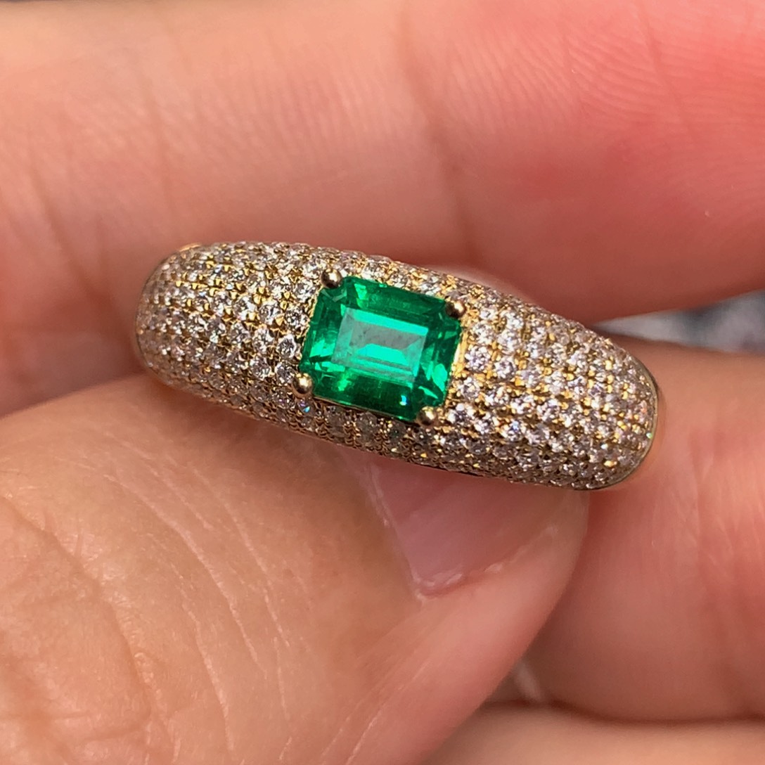 祖母绿戒指18K金镶嵌