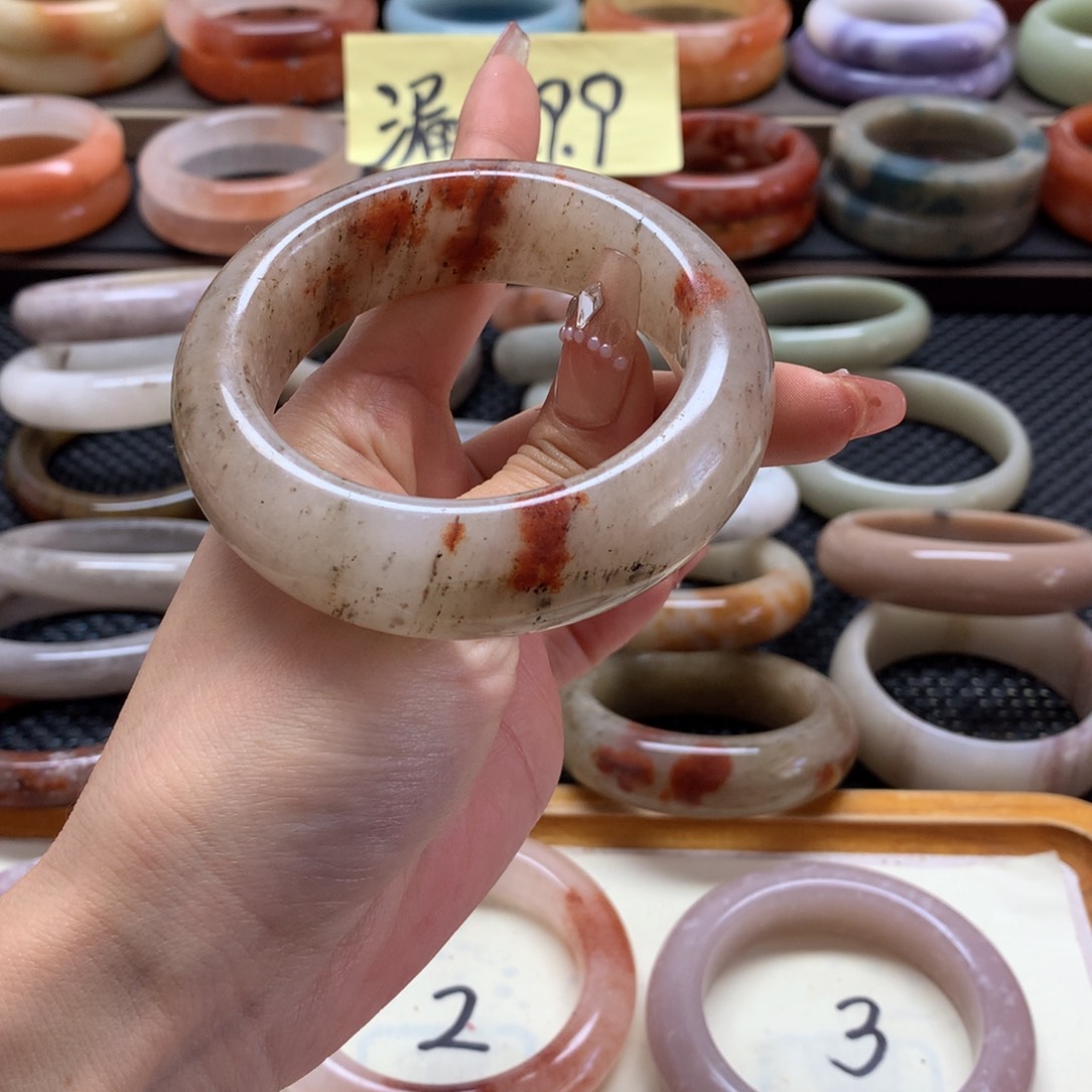 石英质玉手镯未镶嵌芝****?