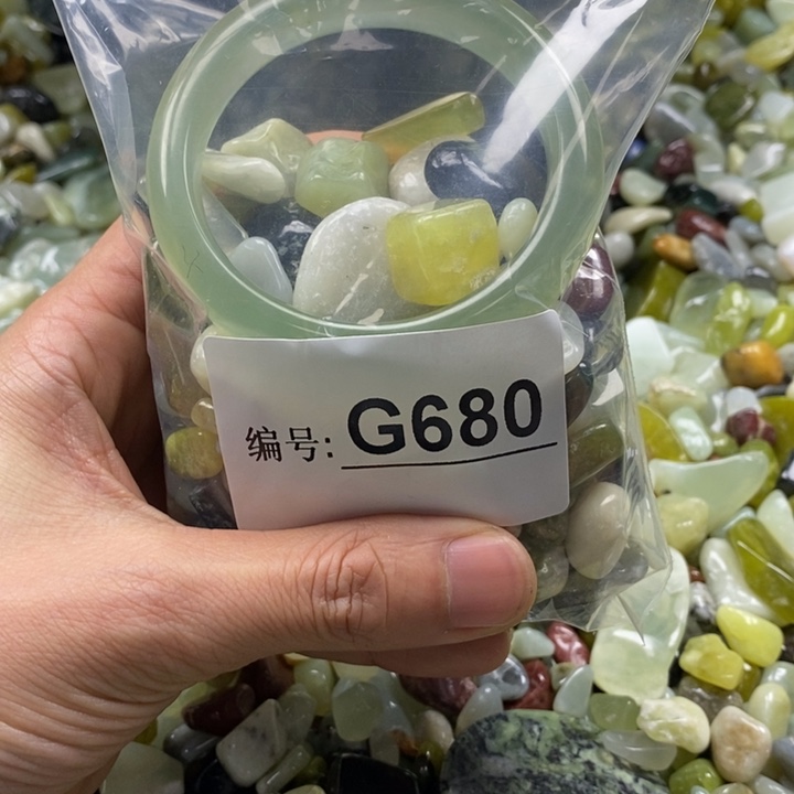 蛇纹石玉鱼缸石未镶嵌