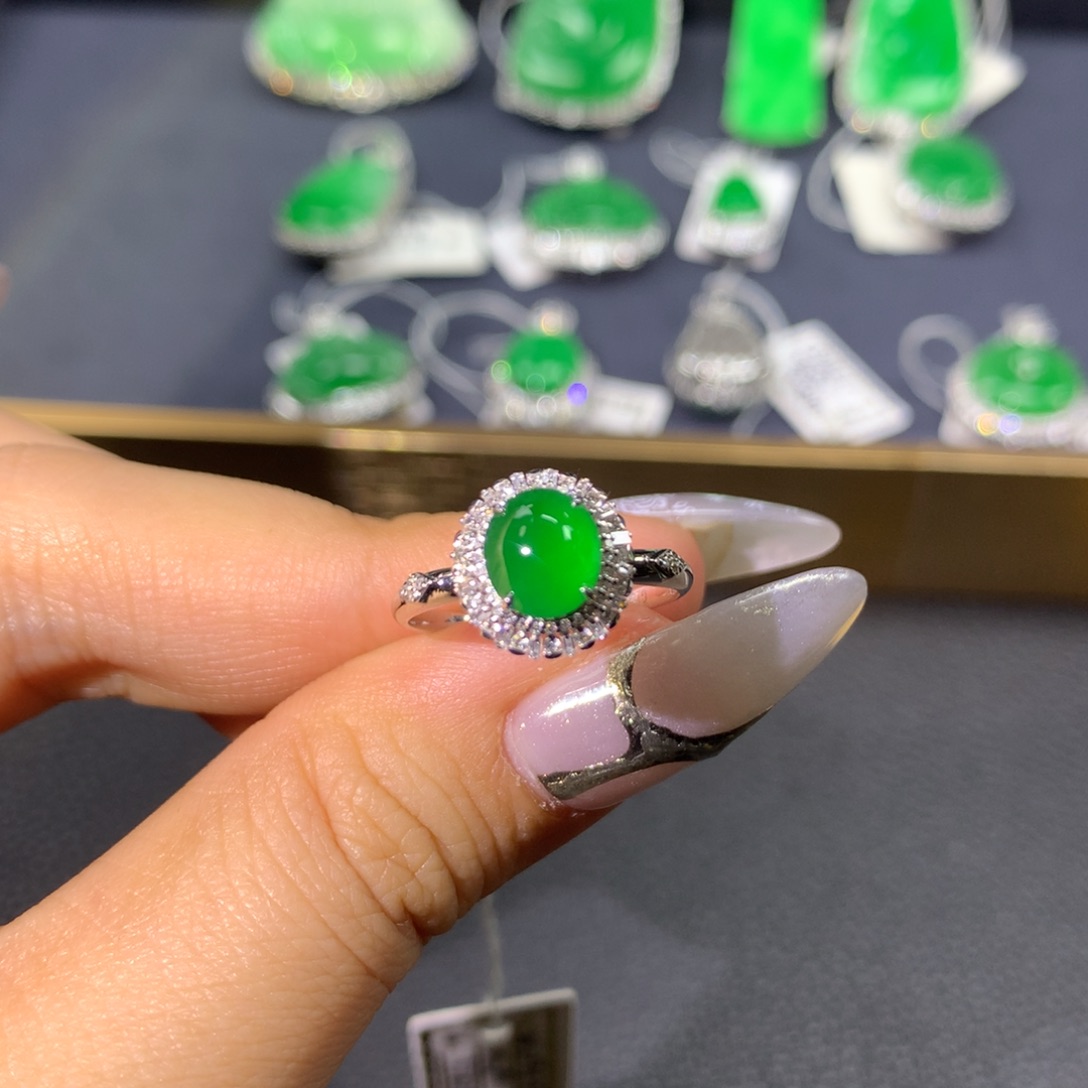 翡翠戒指18K金镶嵌翡翠