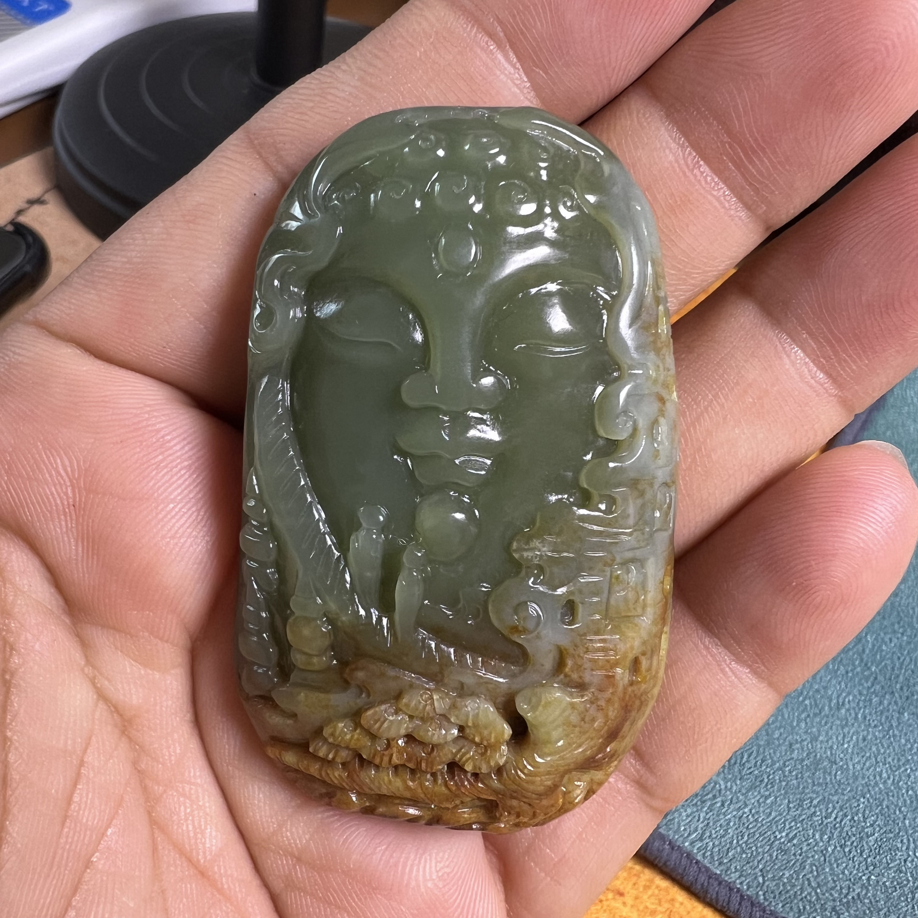 纯天然河磨玉一心向佛挂坠