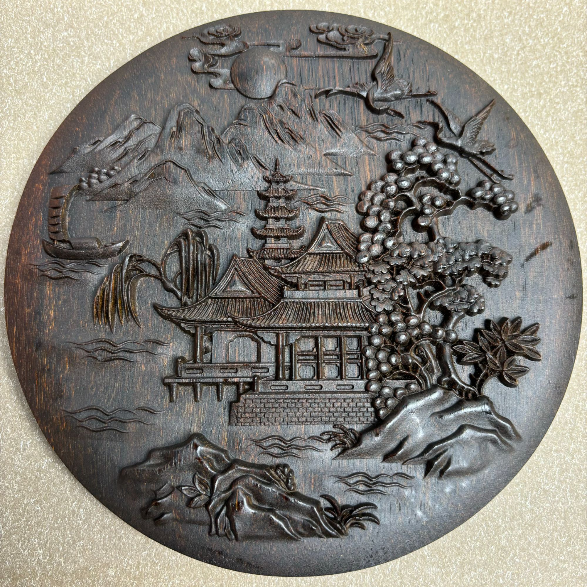 J043 沉香雕刻山水大圆盘摆件 多样性发一件 
