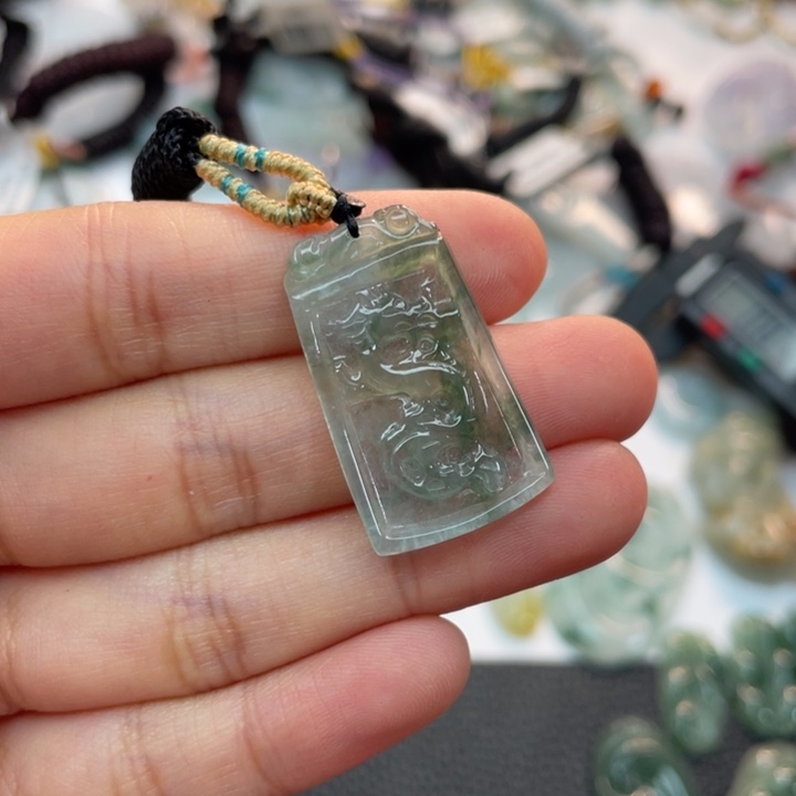 翡翠未镶嵌颈饰A货翡翠不退不换