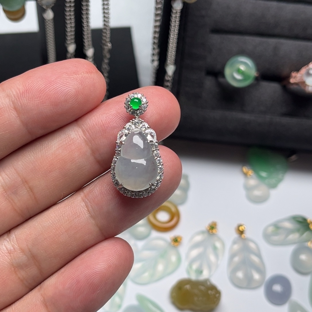 颈饰银S925镶嵌翡翠925银镶缅甸A货翡翠冰种葫芦