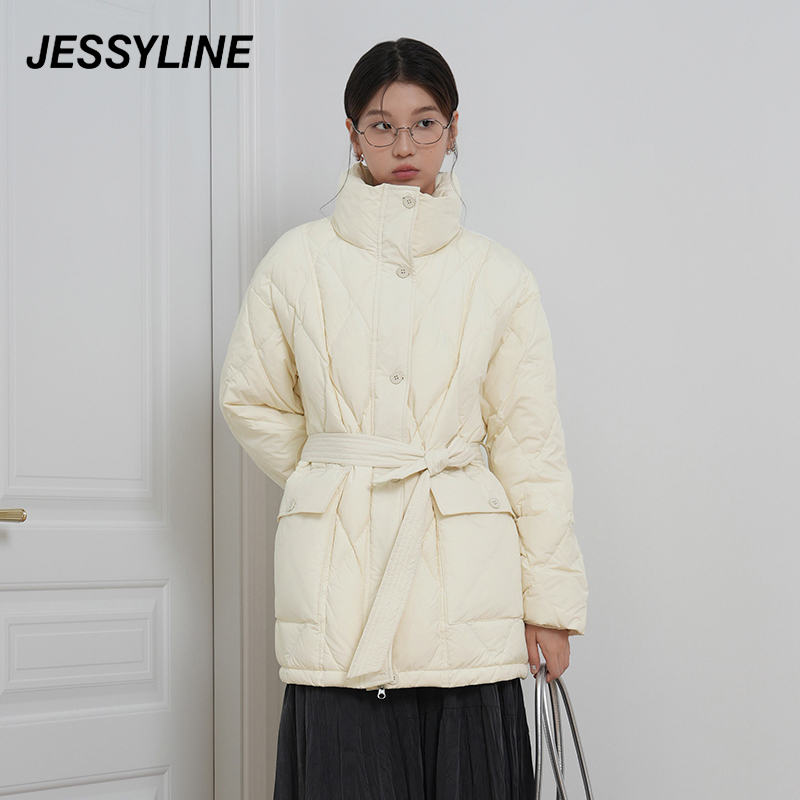 jessyline冬季新款女装 杰茜莱米色立领羽绒服外套 442208052