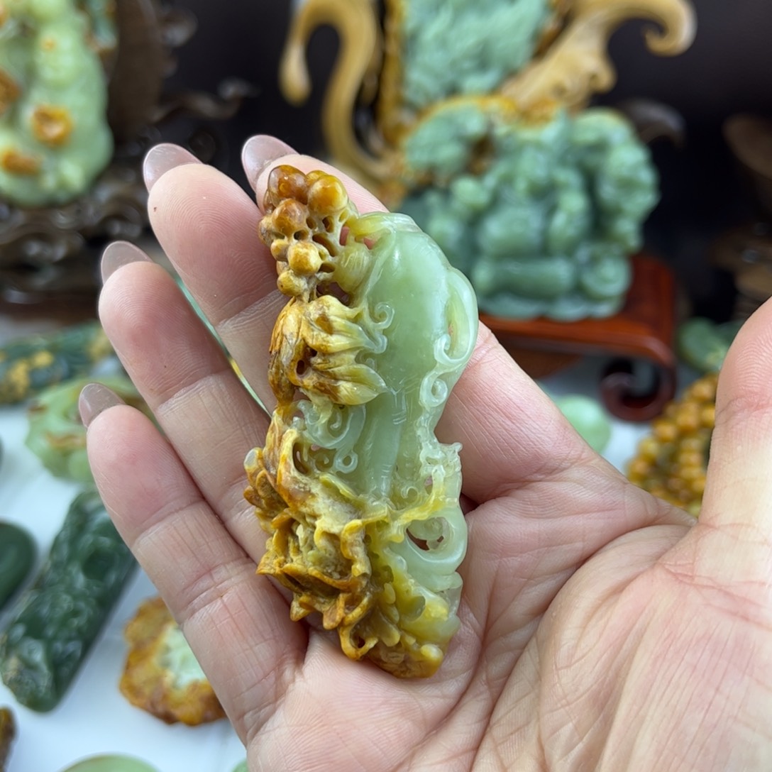 岫岩河磨玉（透闪石质玉）未镶嵌吊坠(不含链)