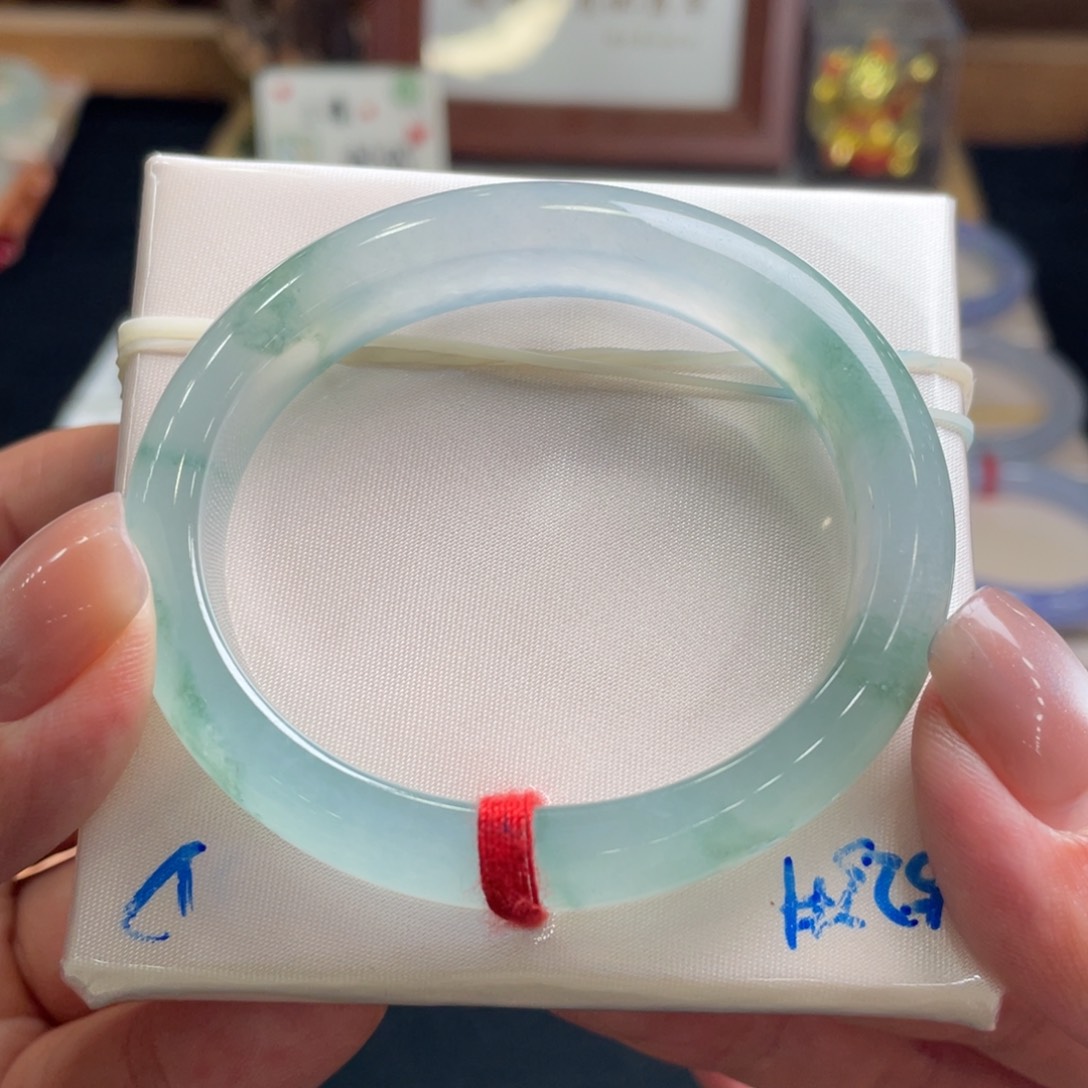 翡翠未镶嵌手镯蕊**使翡翠54贵妃