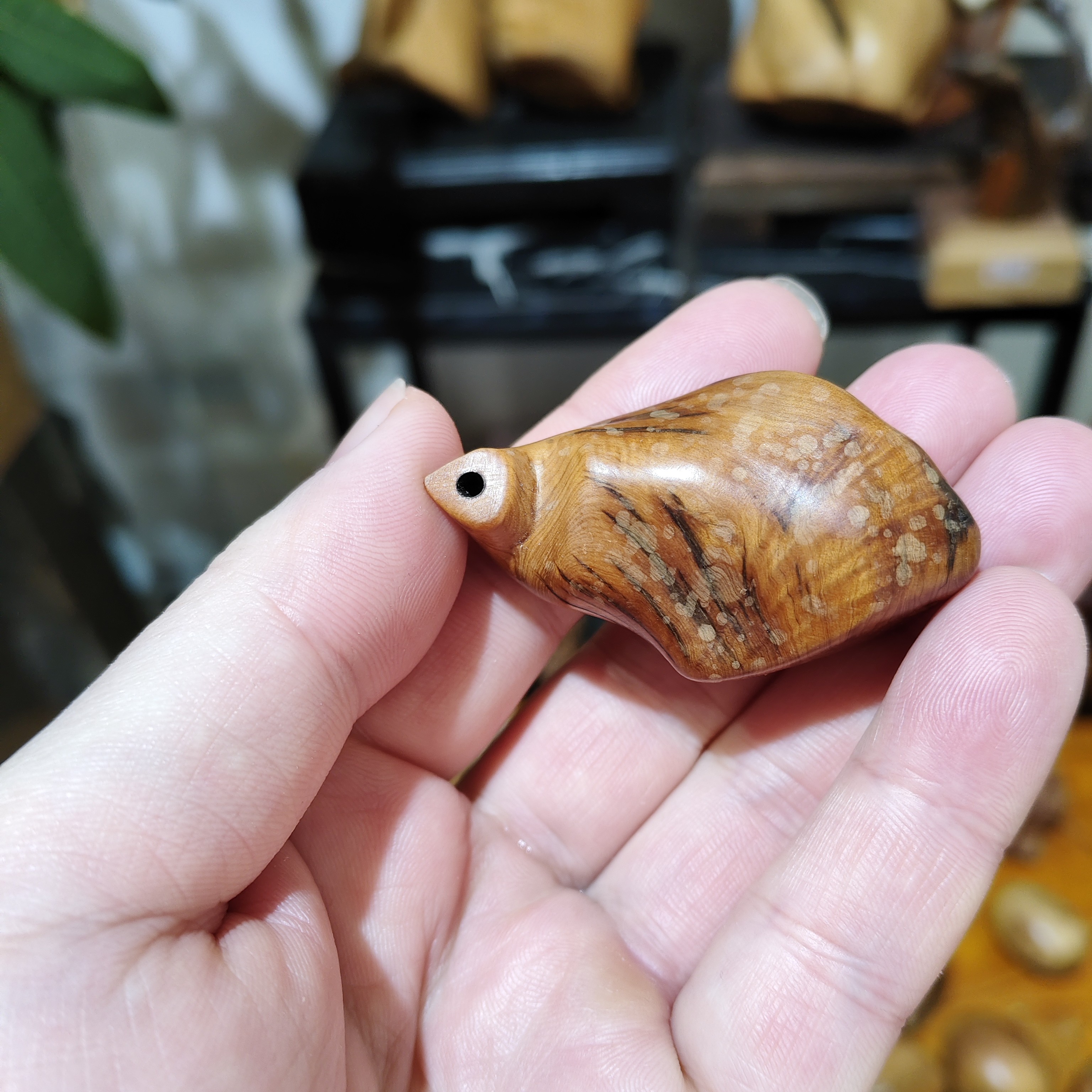 崖柏根雕把把壶。。。