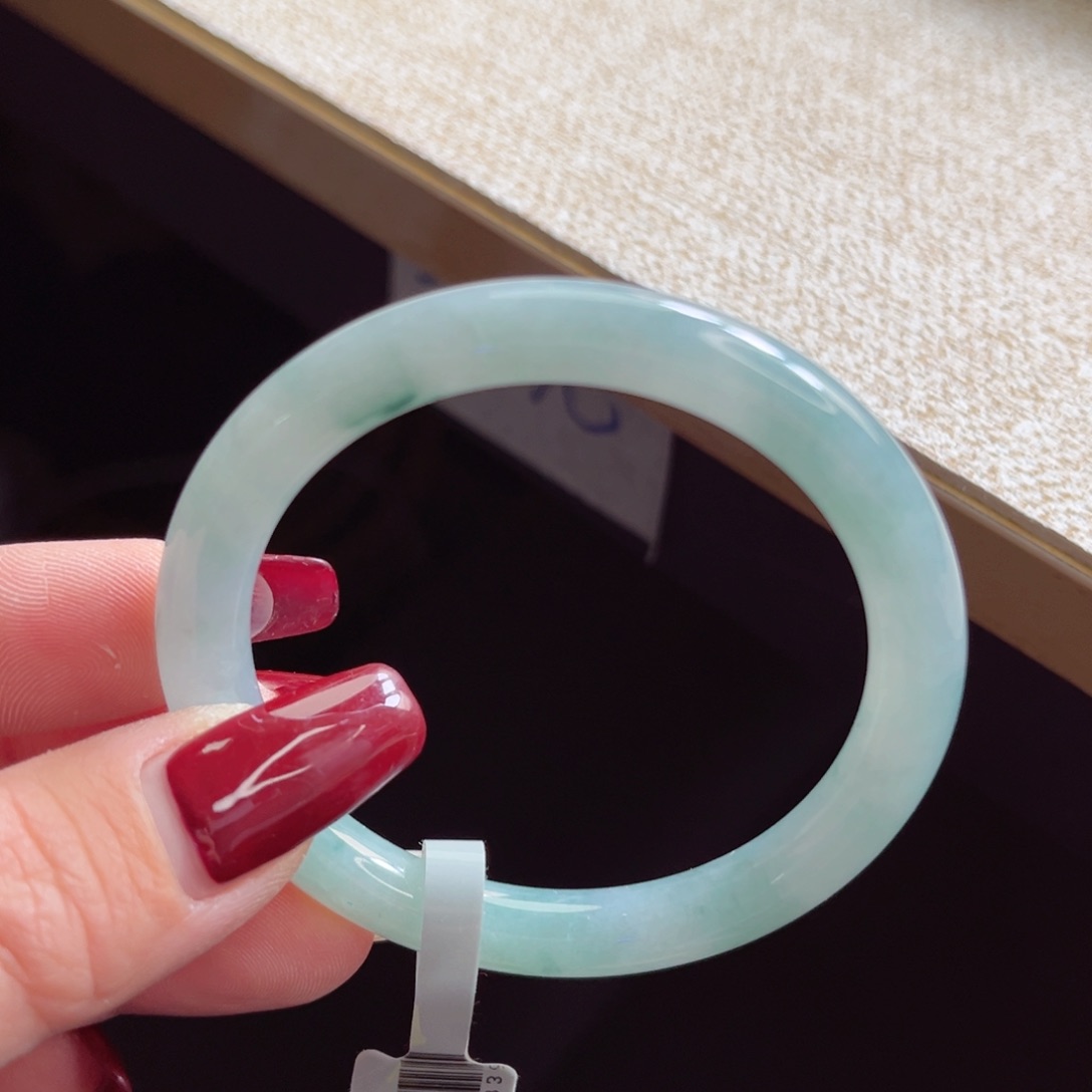 翡翠手镯未镶嵌手镯