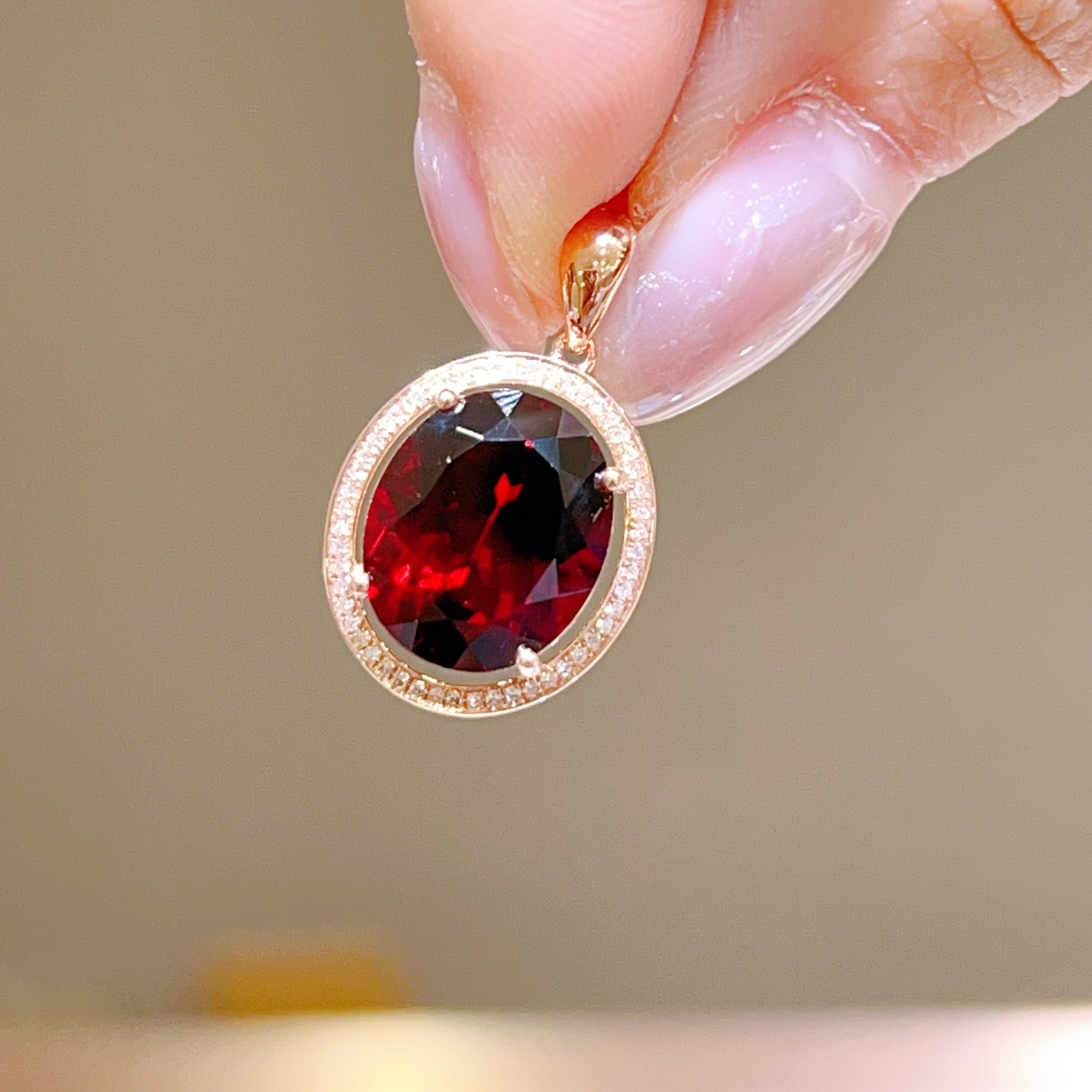 6.70ct 18k玫瑰金石榴石吊坠 2800