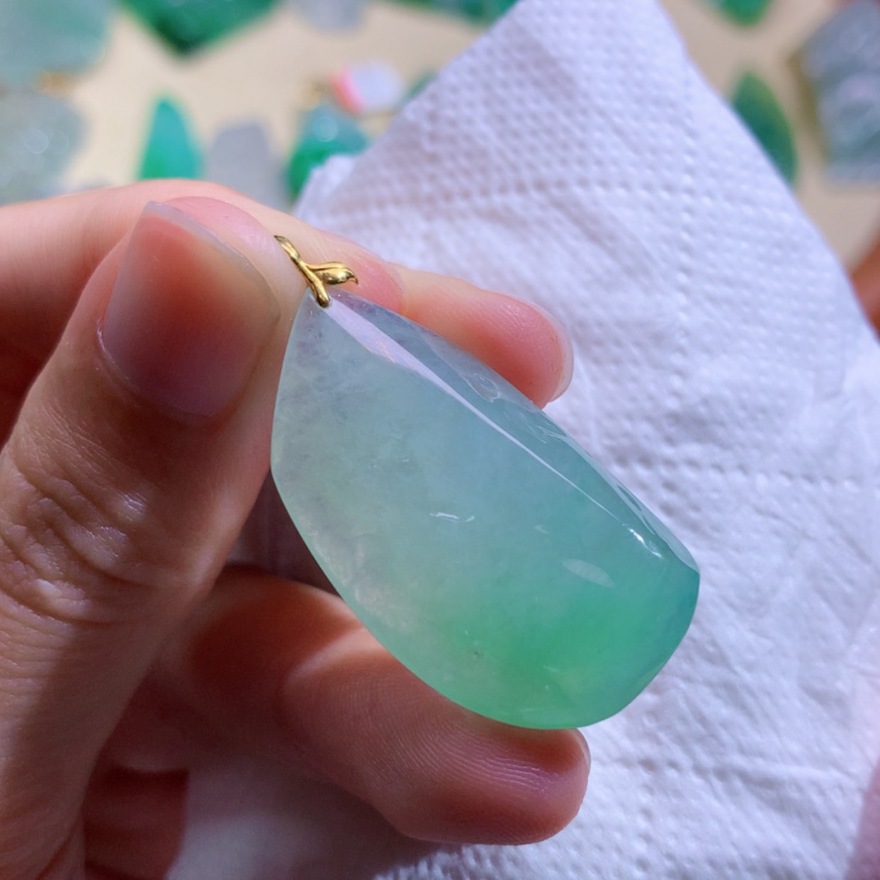 【闪购商品】翡翠未镶嵌颈饰