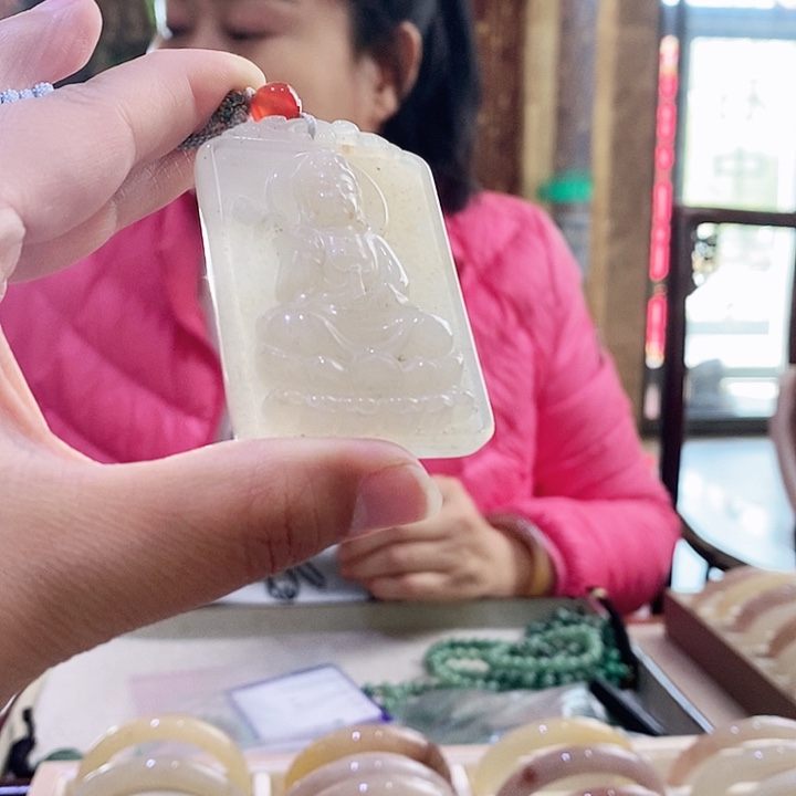 密玉（石英质玉）颈饰未镶嵌