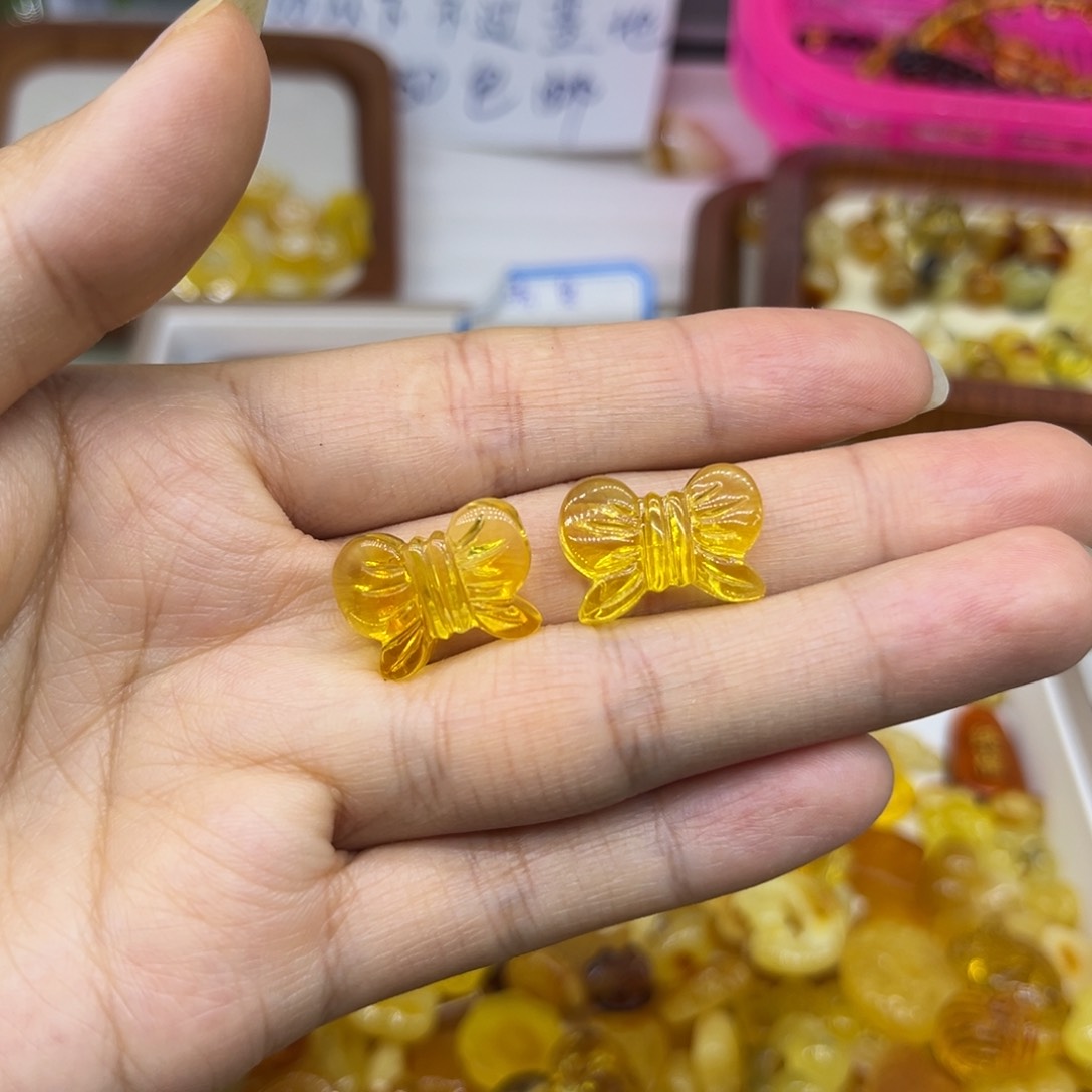 琥珀裸石未镶嵌琥珀