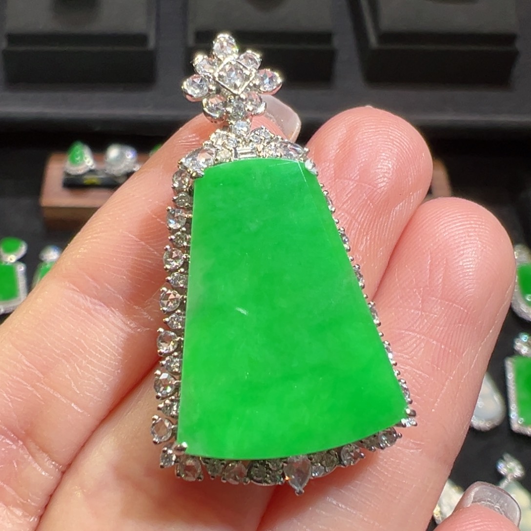 翡翠颈饰18K金镶嵌收到货48小时鉴赏期