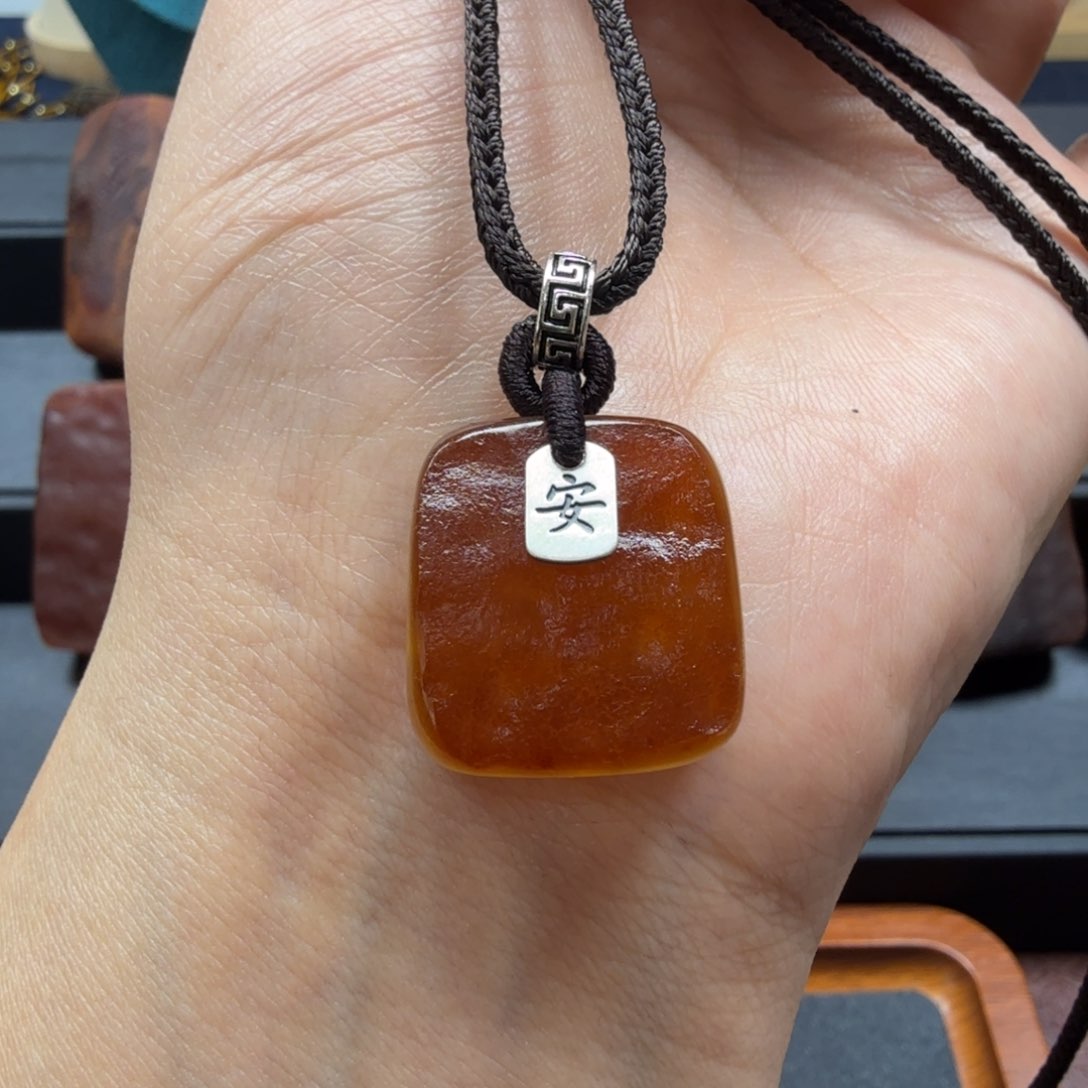 琥珀吊坠(赠链)未镶嵌