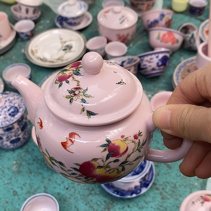摆件陶红稀土新寿桃壶