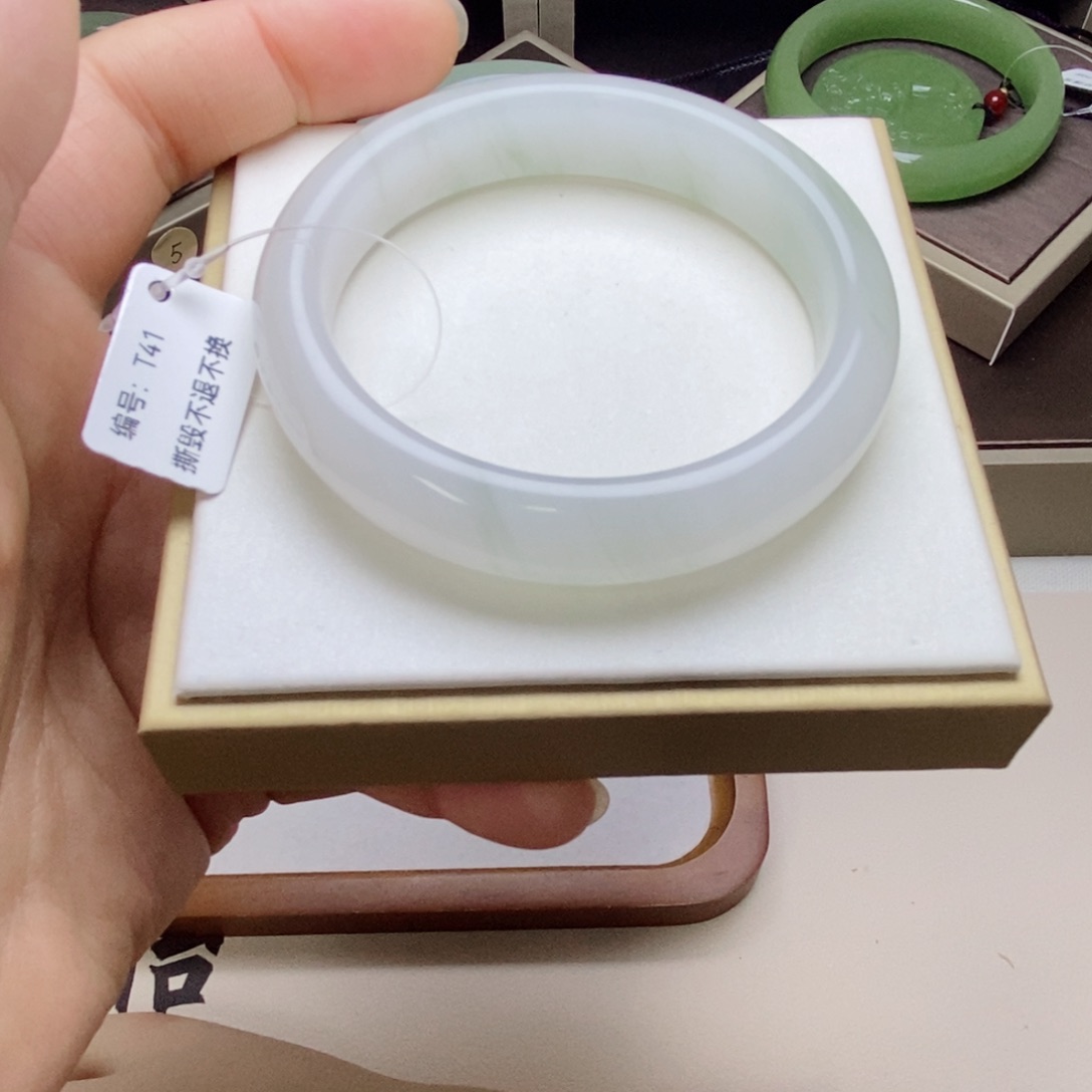 遥***鹿东陵石未镶嵌手镯