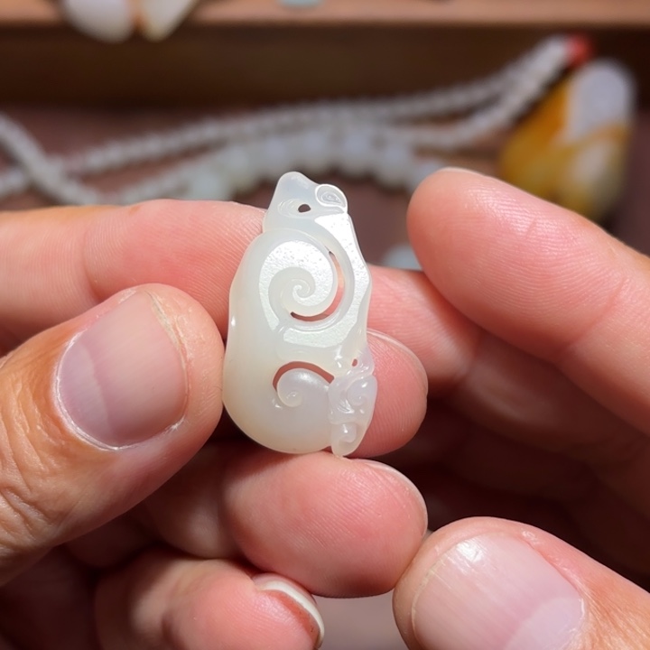 和田玉未镶嵌颈饰