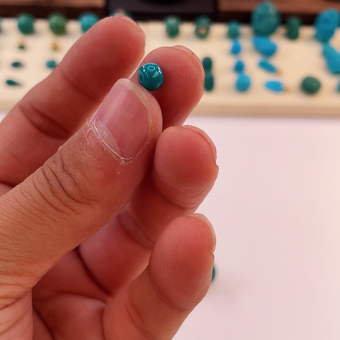 绿松石颈饰未镶嵌