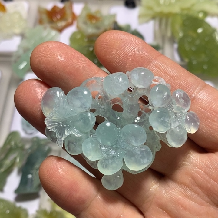歇***哈未镶嵌蛇纹石玉颈饰