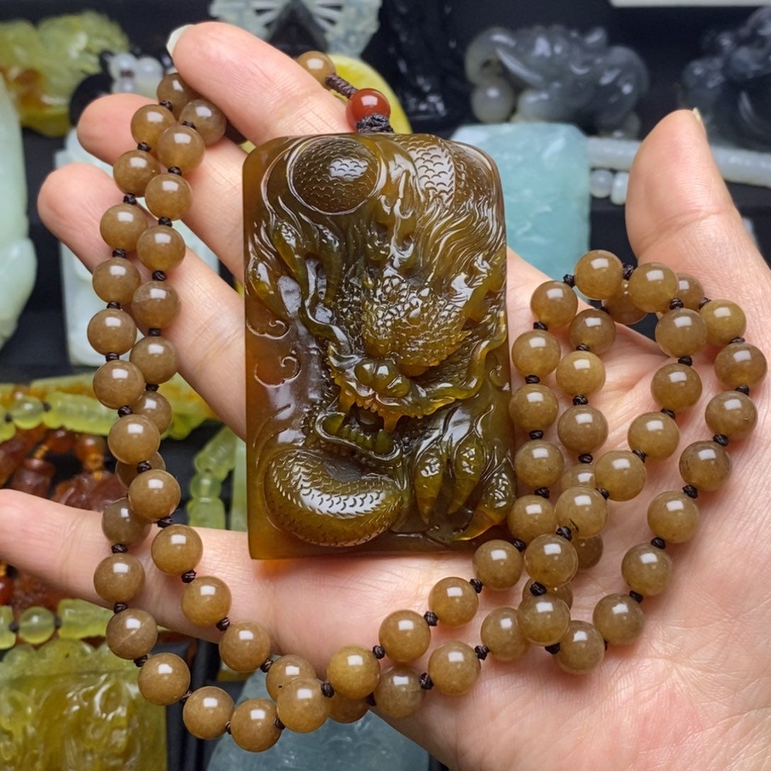 蛇纹石玉颈饰未镶嵌易*