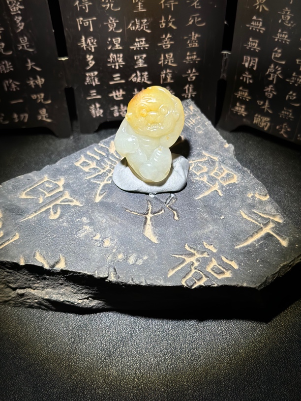 男女款老虎生肖挂件手工雕刻黄色黄皮黄沁功夫老虎特色