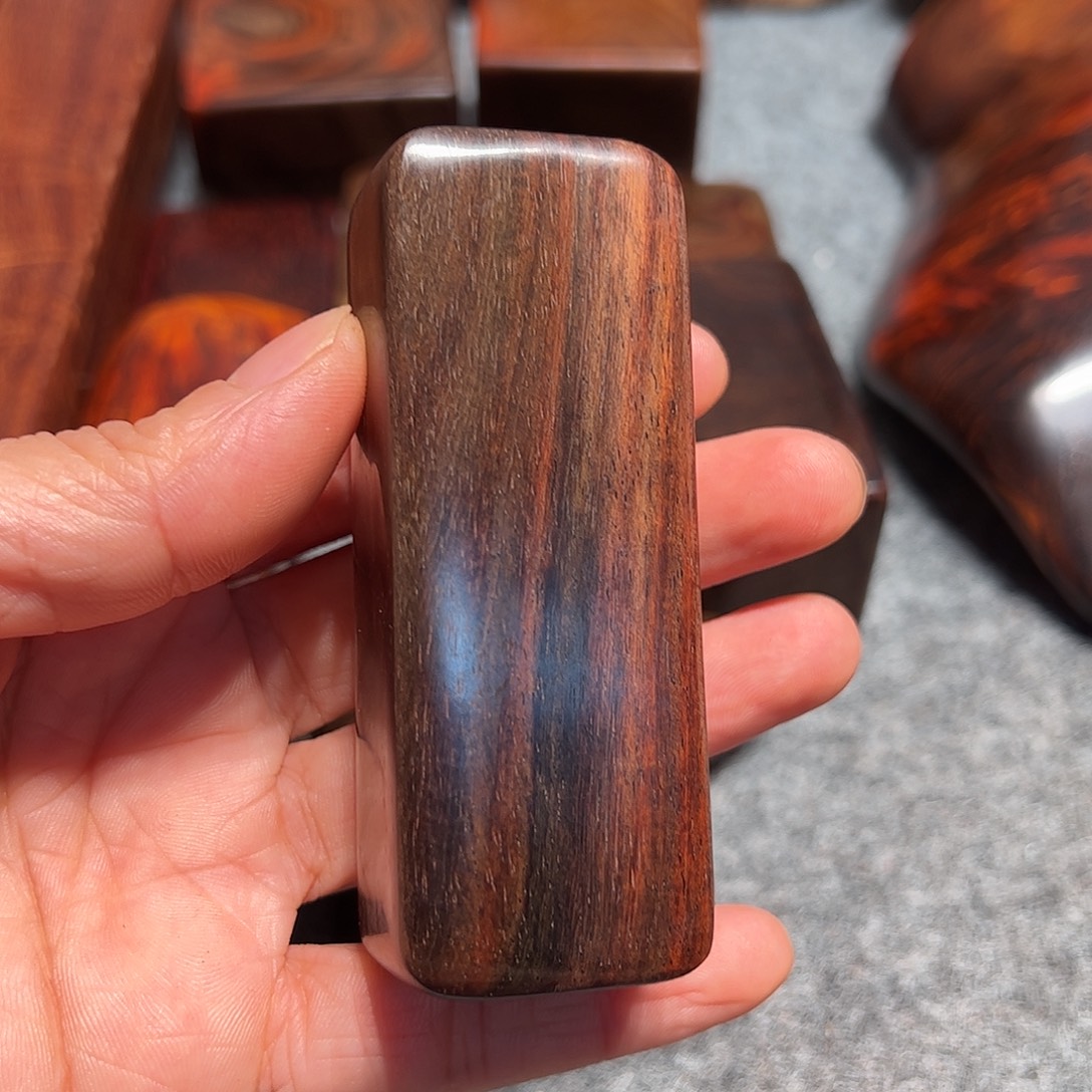 艳***交趾黄檀（大红酸枝）