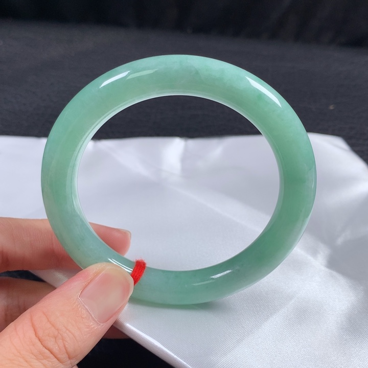 翡翠未镶嵌手镯（圆镯）