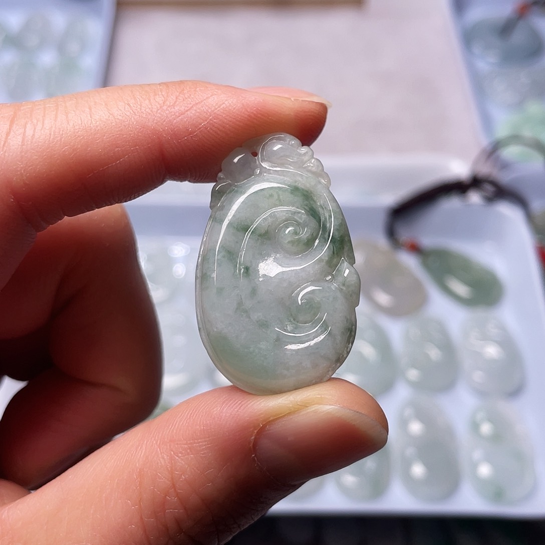 翡翠颈饰未镶嵌翡翠