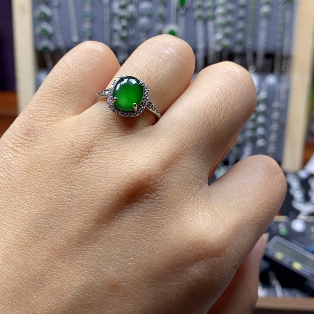 翡翠颈饰银S925镶嵌翡翠戒指175