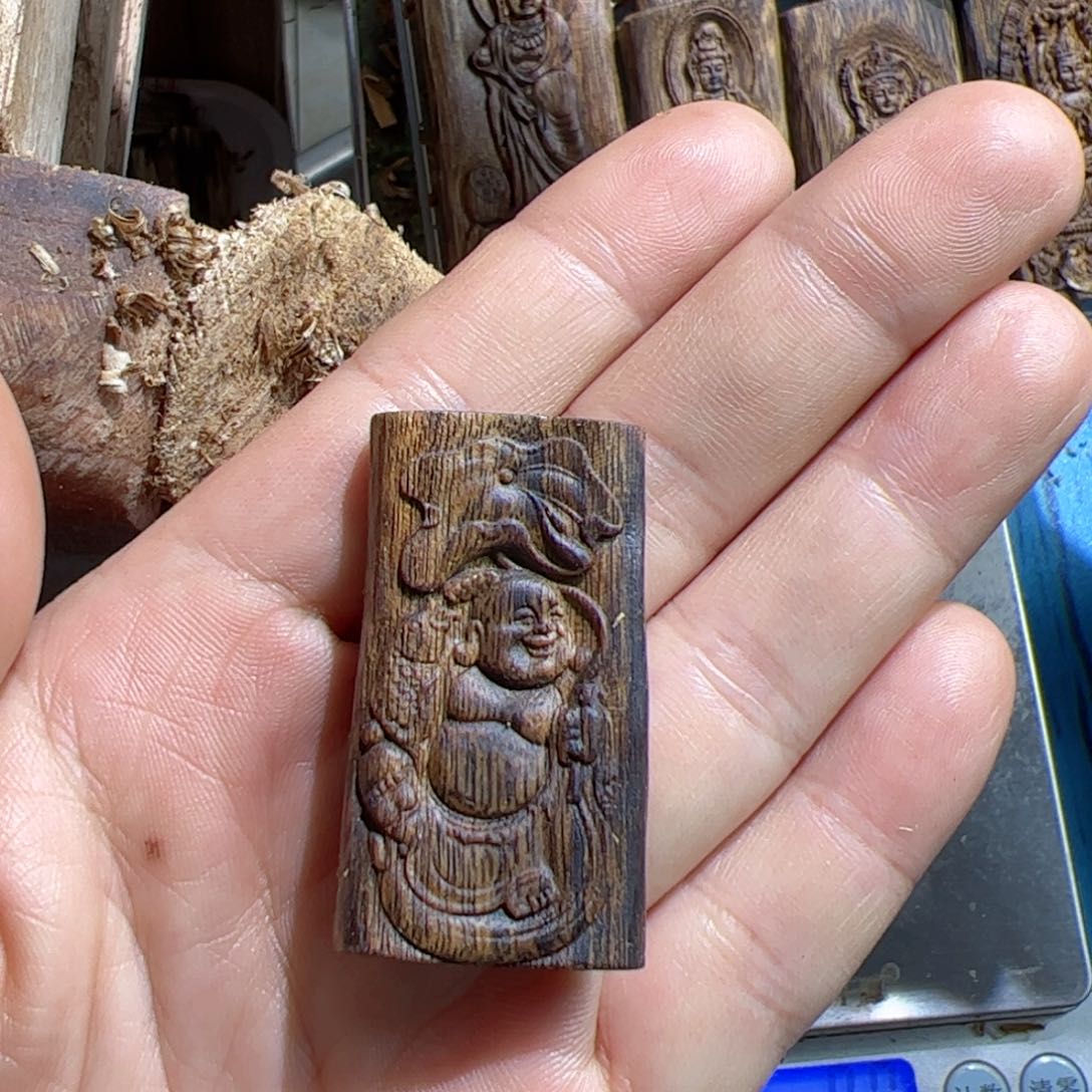 沉香吊坠白棋弥勒5.7克