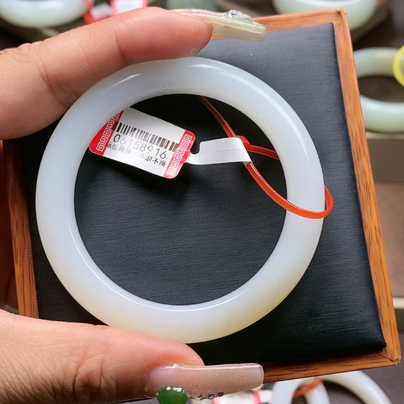 【闪购商品】和田玉手镯未镶嵌