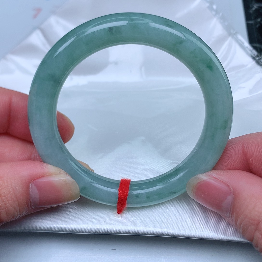 翡翠手镯（圆镯）未镶嵌橘**?