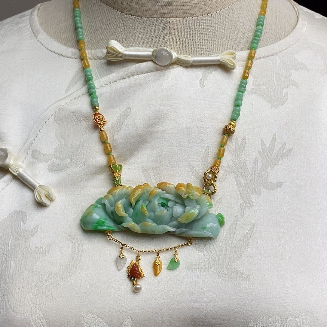 翡翠颈饰未镶嵌天然