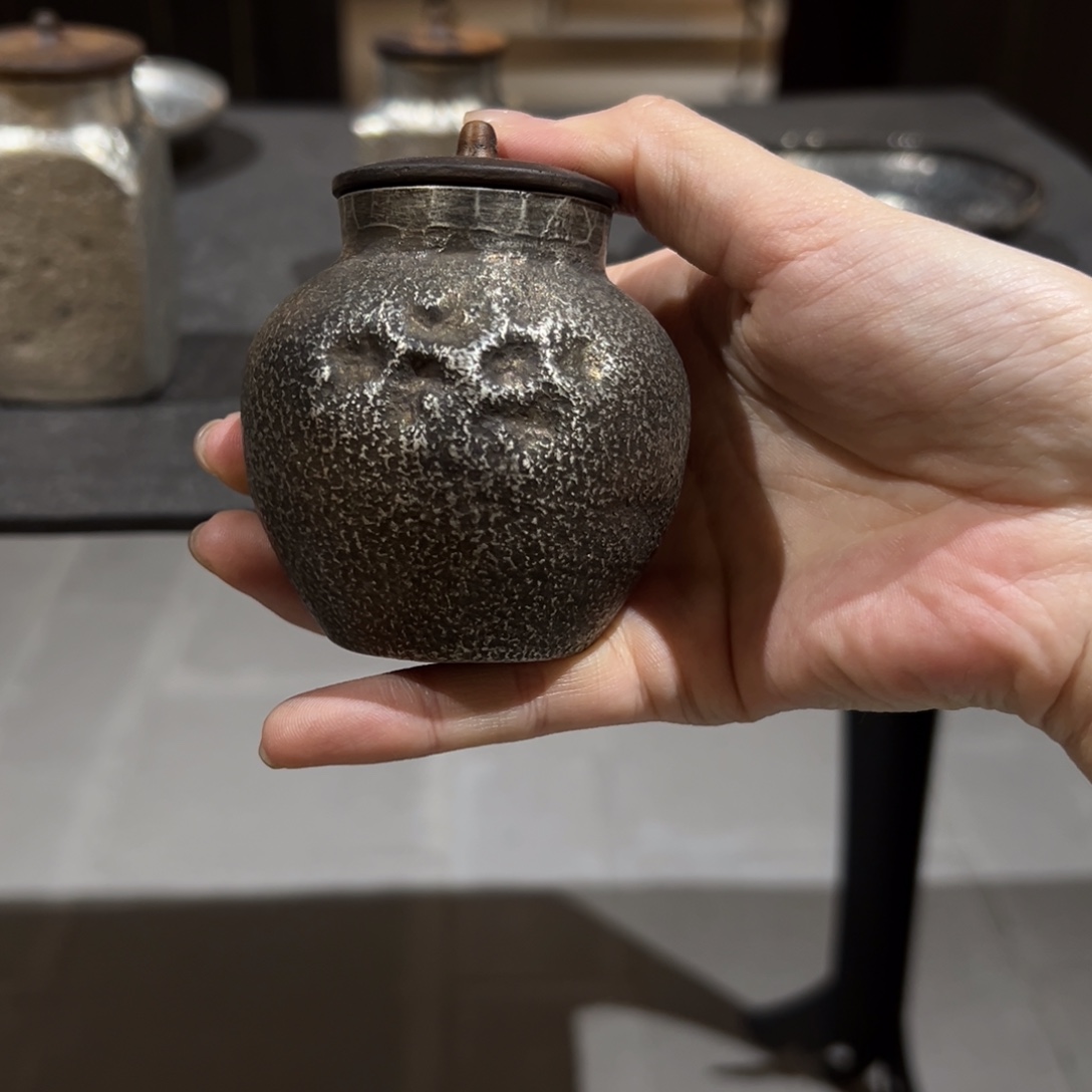 陶瓷。      陶瓷。    