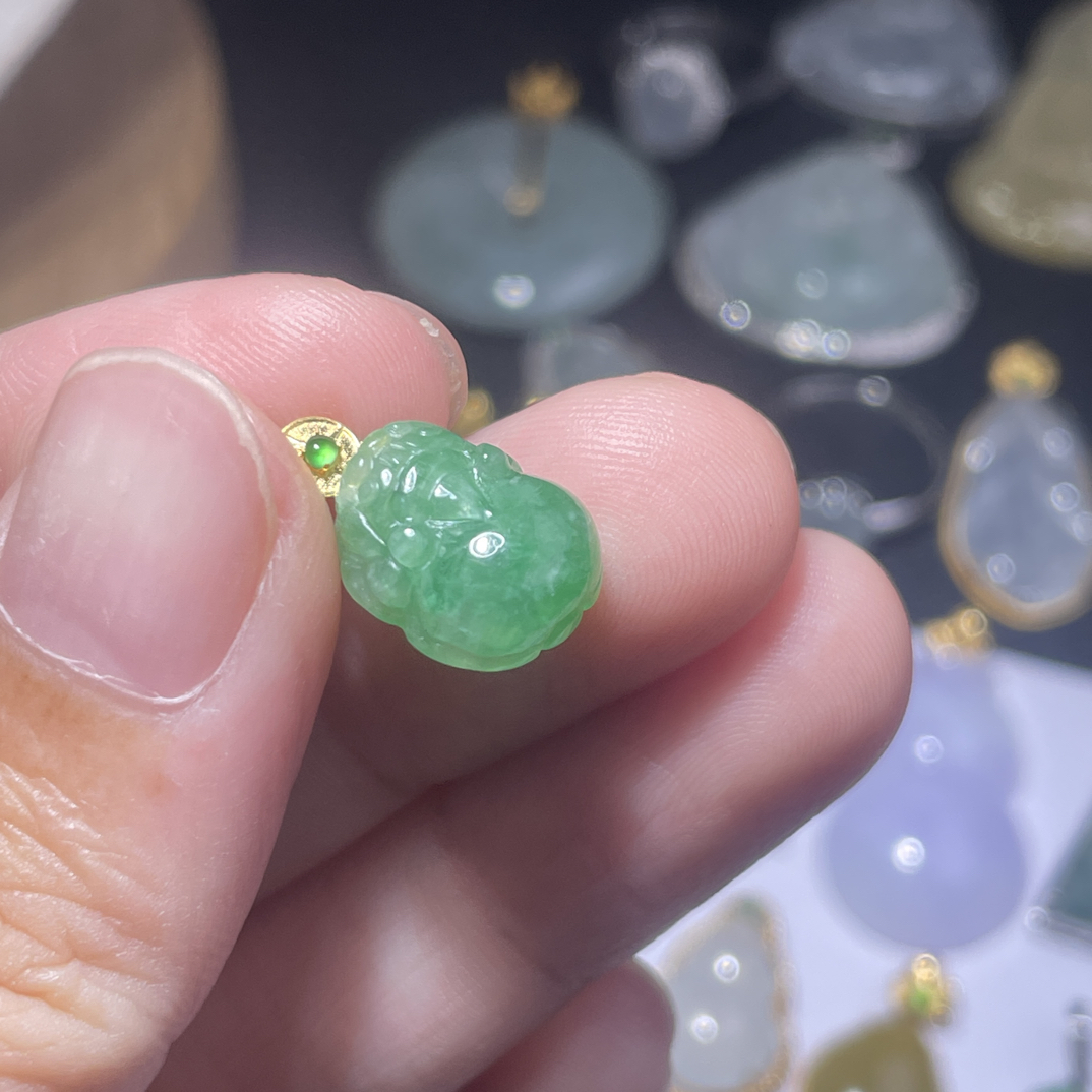 18k金天然a货翡翠吊坠貔貅尺寸15.8×9.9×5.4