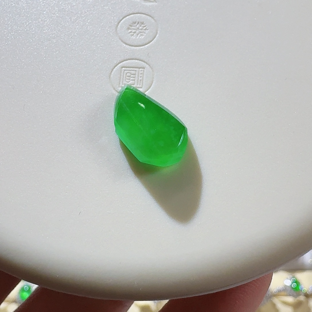 翡翠颈饰未镶嵌随形