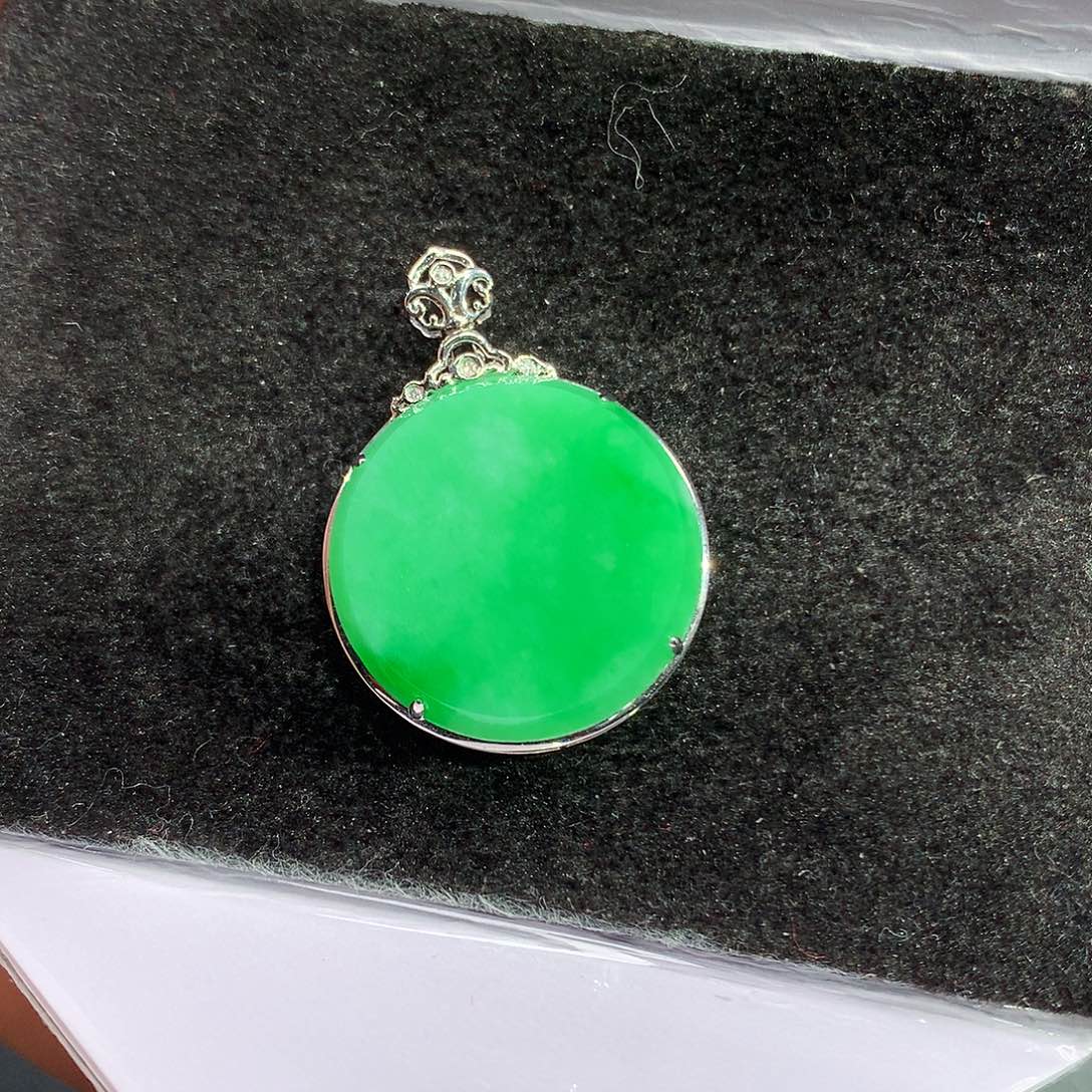 翡翠吊坠(赠链)18K金镶嵌