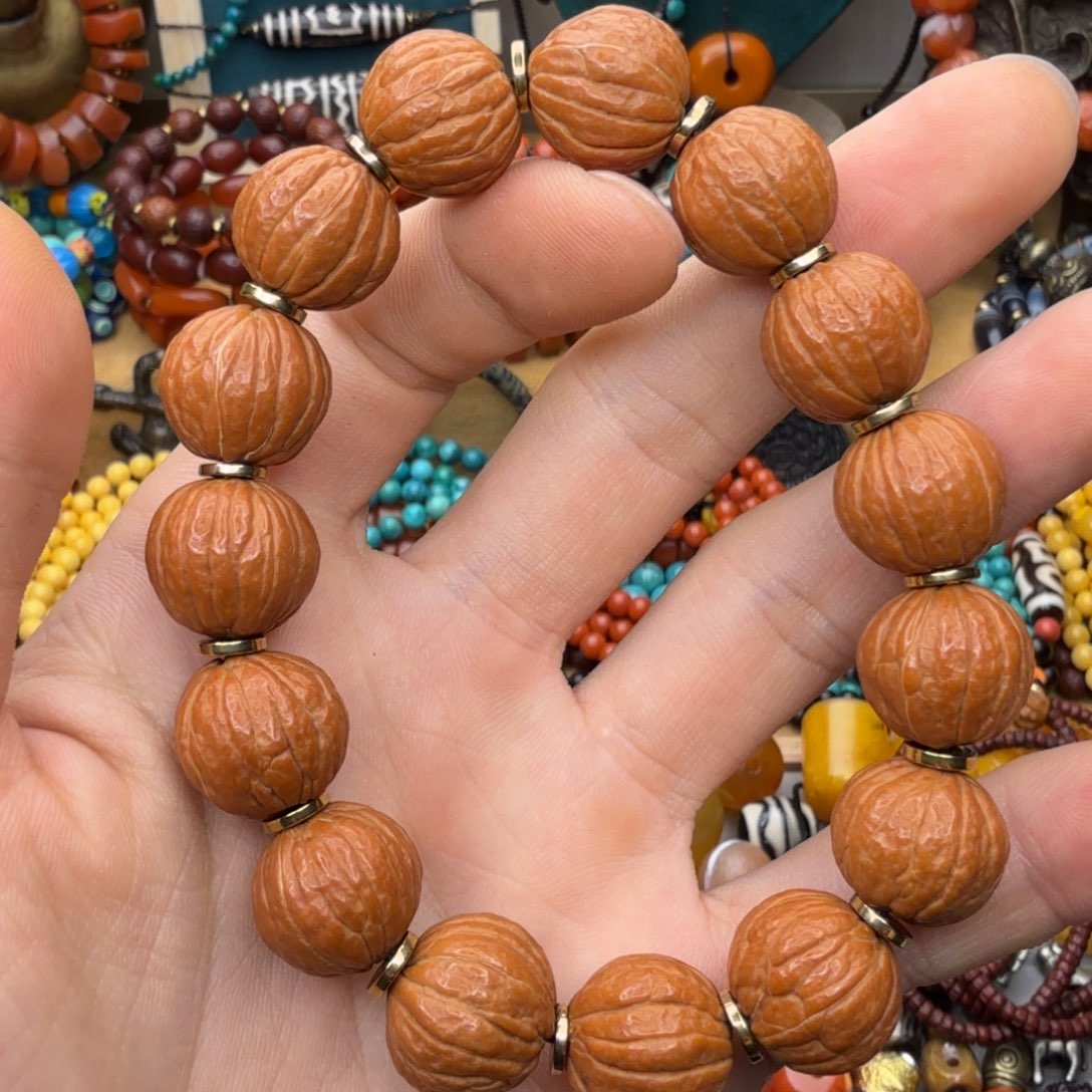 猴头核桃吊坠凤羽