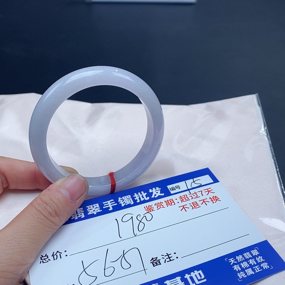 翡翠手镯未镶嵌翡翠