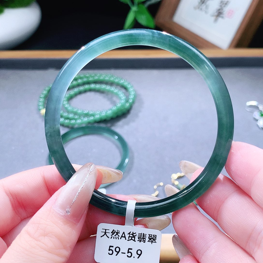 翡翠手镯（圆镯）未镶嵌