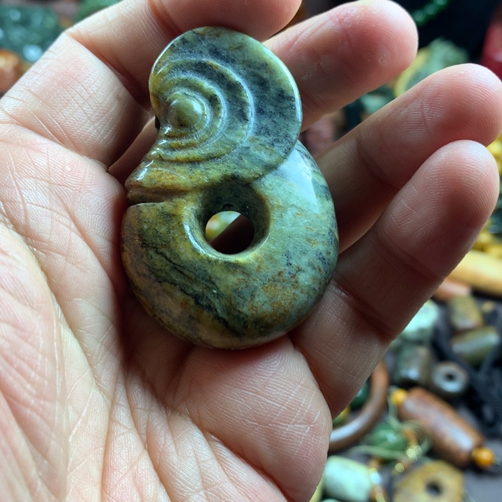 岫岩河磨玉（透闪石质玉）吊坠未镶嵌王*梅