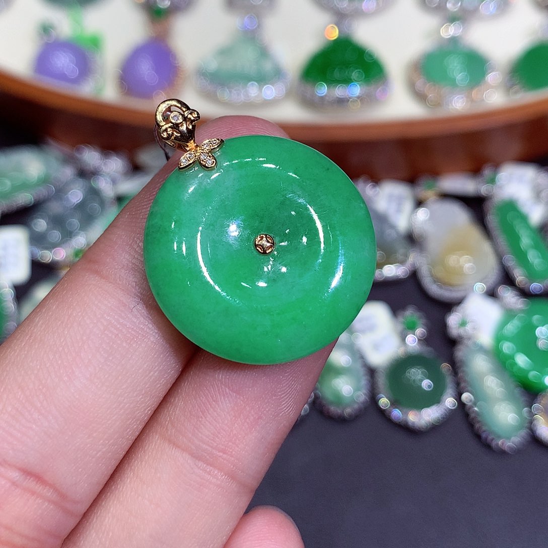 翡翠吊坠(不含链)18K金镶嵌