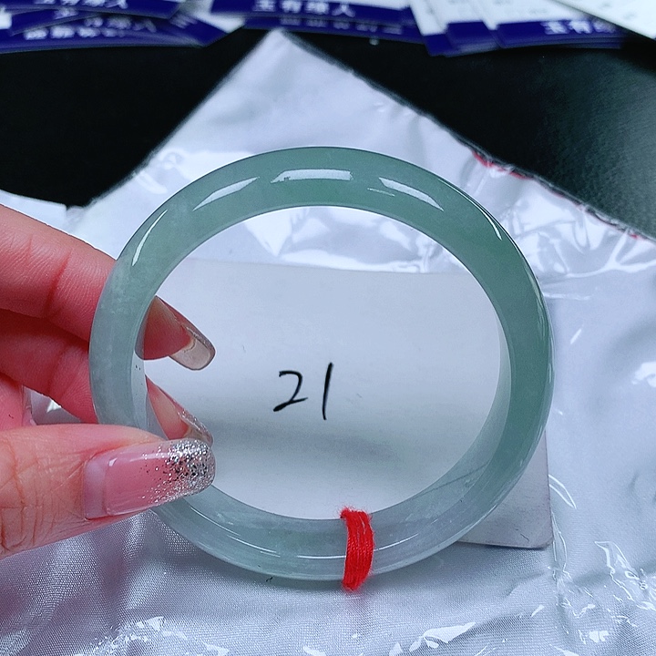 翡翠手镯未镶嵌翡翠手镯未镶嵌