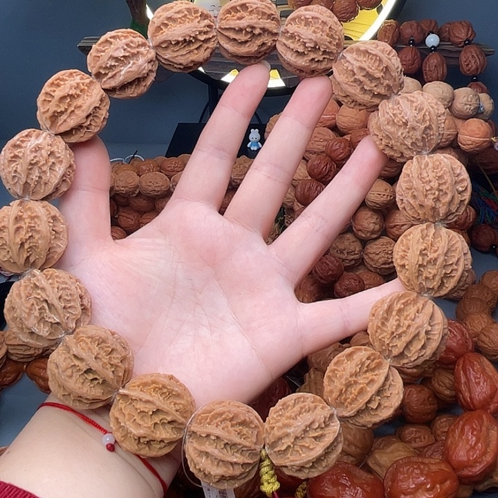 用***户文玩核桃手串龙脊