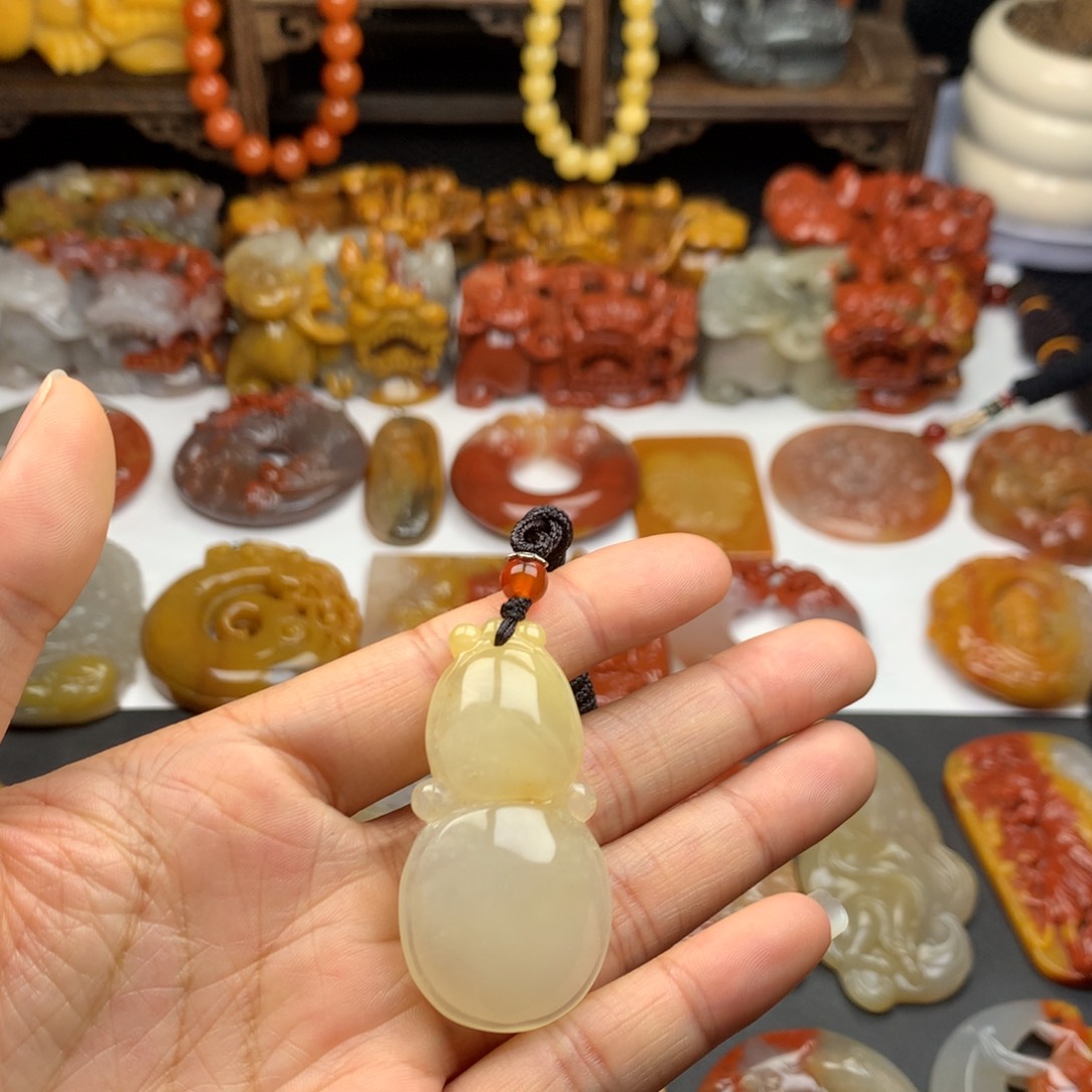 石英质玉（黄龙玉）未镶嵌挂件