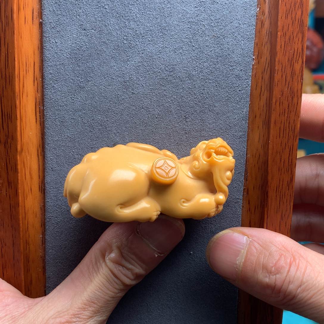 石英质玉挂件未镶嵌范*