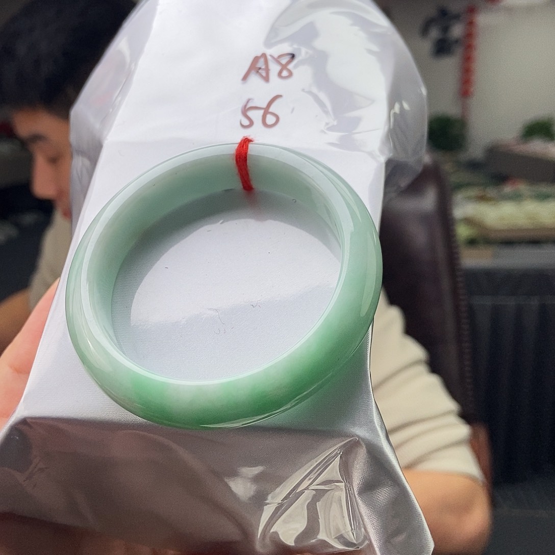 翡翠手镯未镶嵌拍一发一