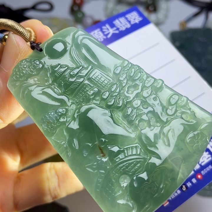 翡翠颈饰未镶嵌翡翠